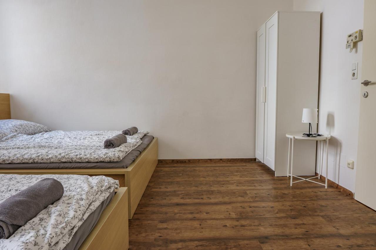 1200 Apartament *