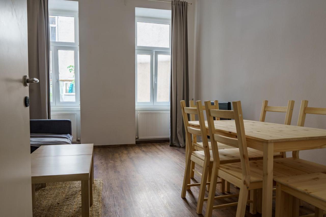 1200 Apartament *